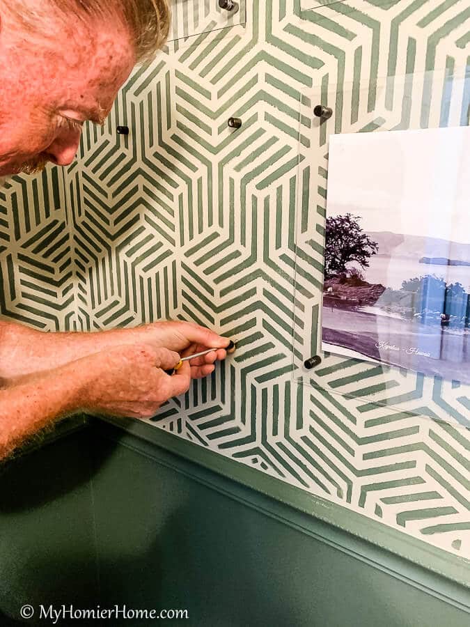 Looking for a way to jazz up your wall art? Check out how to make these DIY acrylic frames!