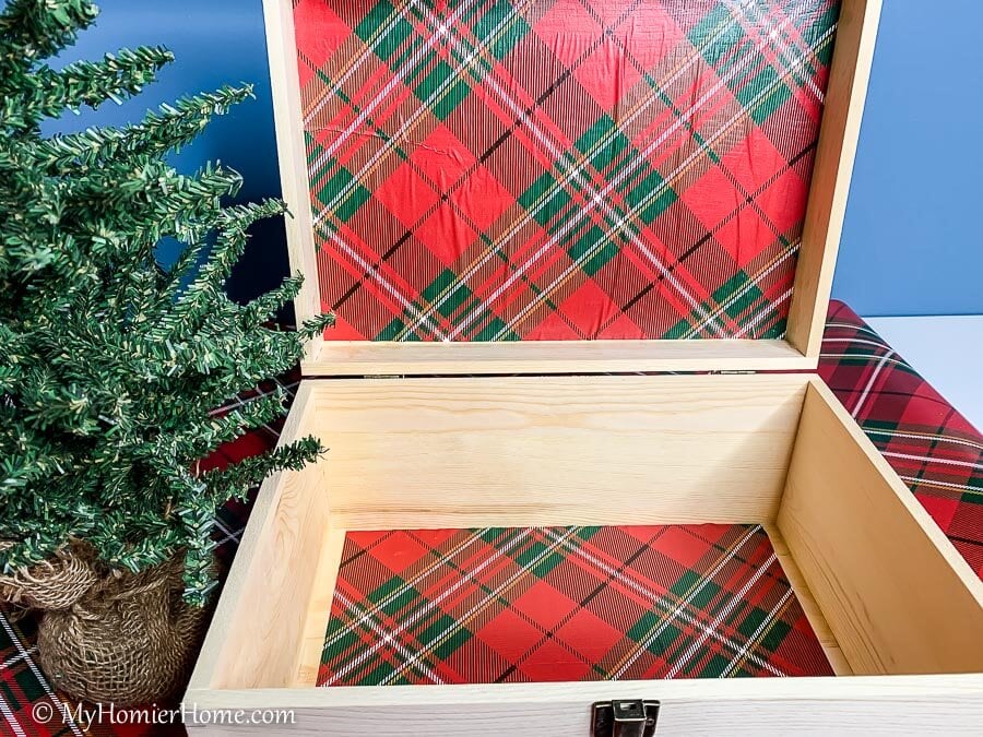 Learn how to create your very own DIY Christmas Eve box