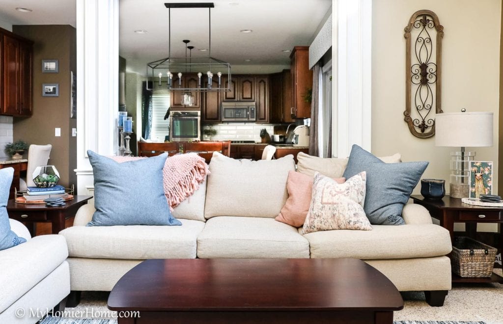 How To Mix And Match Pillows On A Sofa - King Furniture