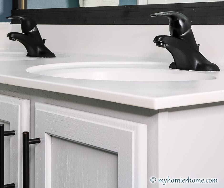 How to Spray Paint the Bathroom Faucet & Accessories