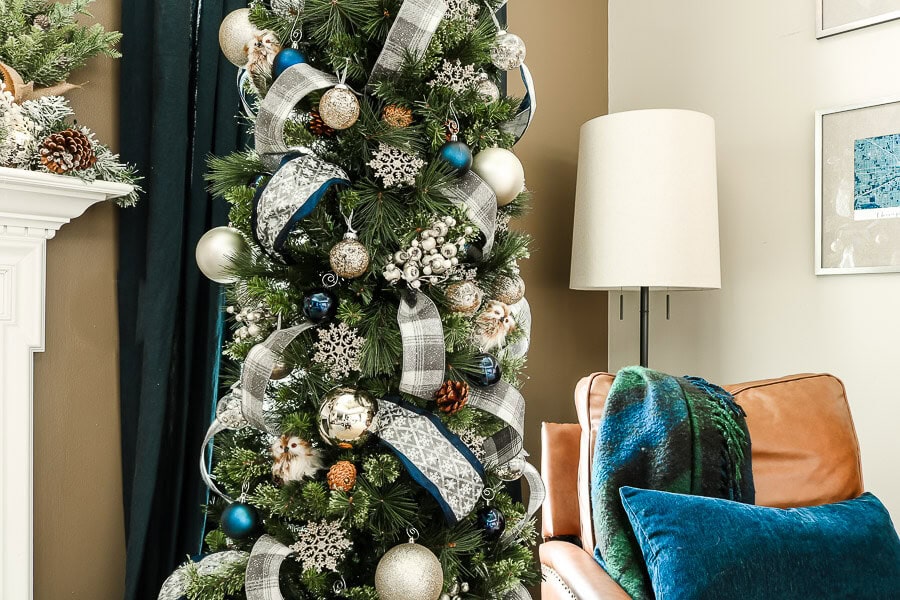 how to decorate a skinny tree