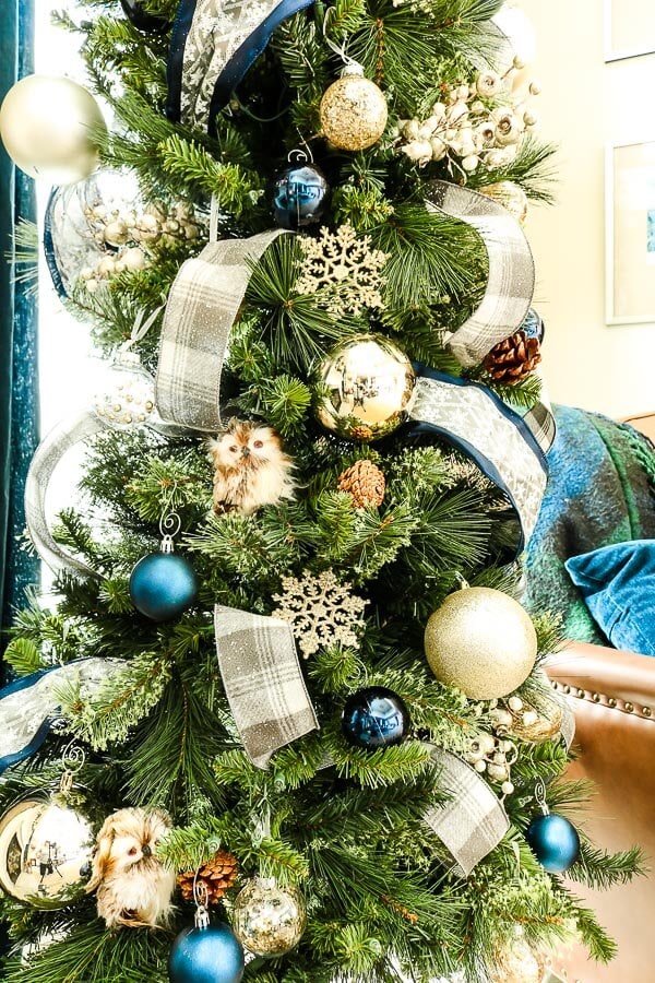 how to decorate a skinny tree