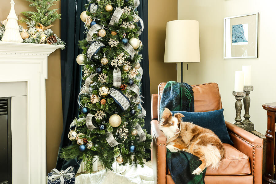 how to decorate a skinny tree